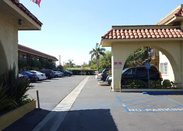 Astoria Inn & Suites