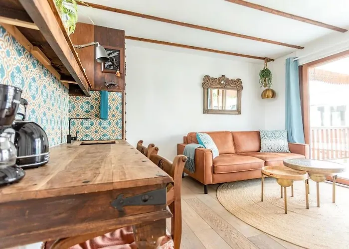 Gastenverblijf: Casa Karen - Houseboat Studio With Private Terrace
