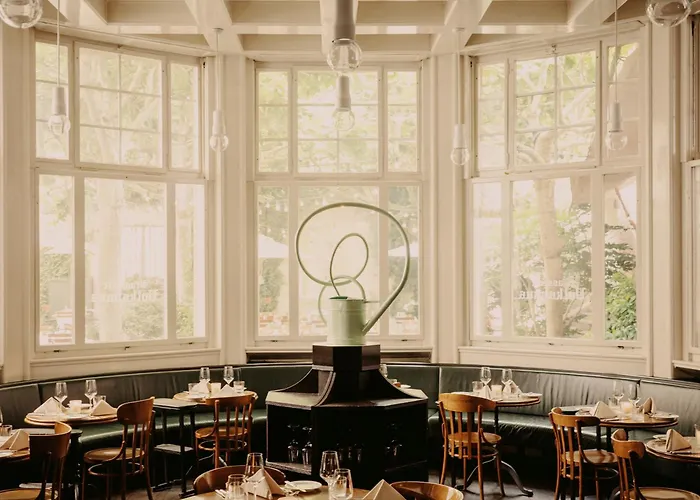 Airport Hotel: Boutique & Design Hotel Volkshaus Basel