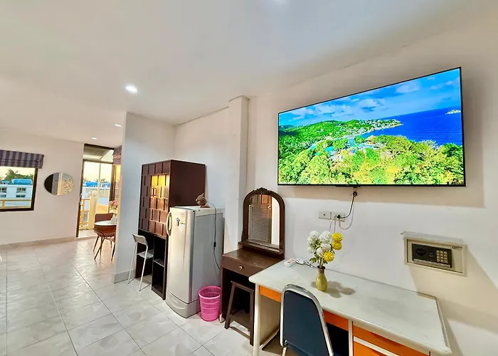 Happy Holidays - 2 Minutes To Patong Beach