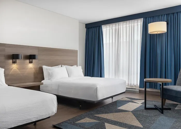 Holiday Inn Express Montreal Airport - St-Laurent By Ihg