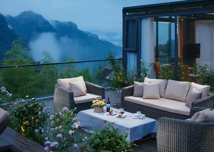 Spa Hotel: Pandora'S Hilltop House Resort