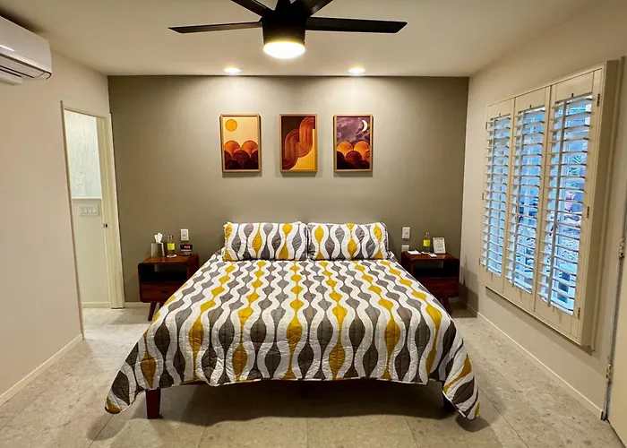 Сity center hotels Desert Paradise - A Men'S Clothing Optional Resort