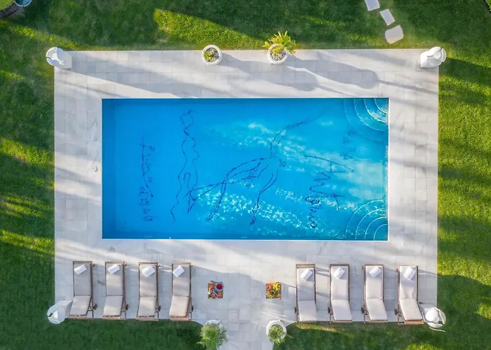 Frontline El Martinete With Picasso Pool