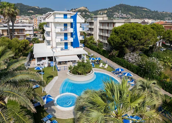 Hotel Jerry - Beachfront & Private Pool Grottammare