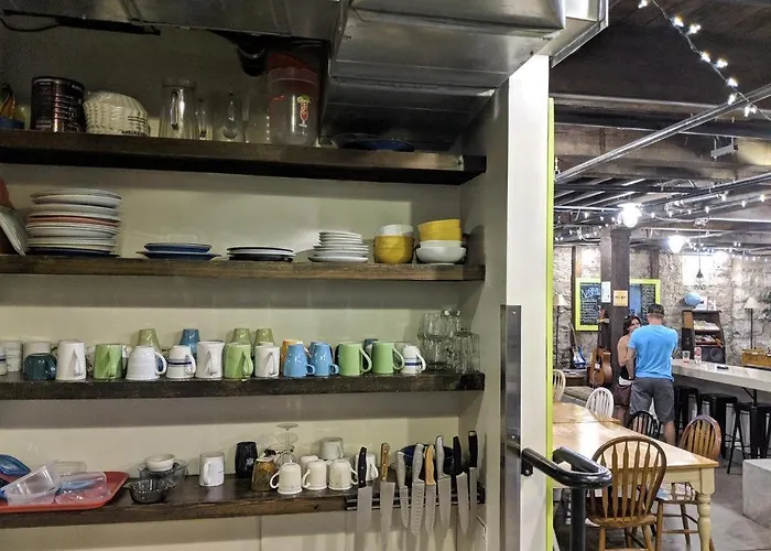 Hotel near College: Nashville Downtown Hostel - Adults Only