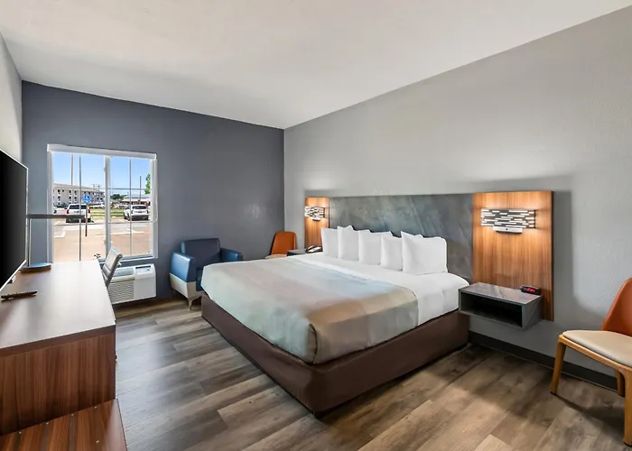 Quality Inn & Suites Manhattan