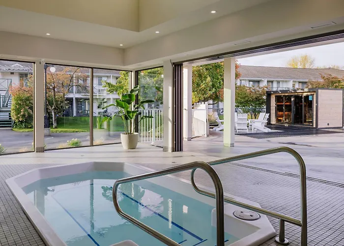 Hotels Close to Airport Balcomo, A Ramada By Wyndham