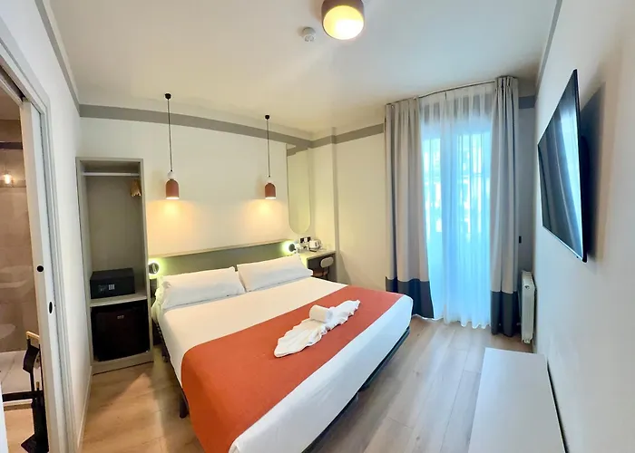 Hostal Sol Square