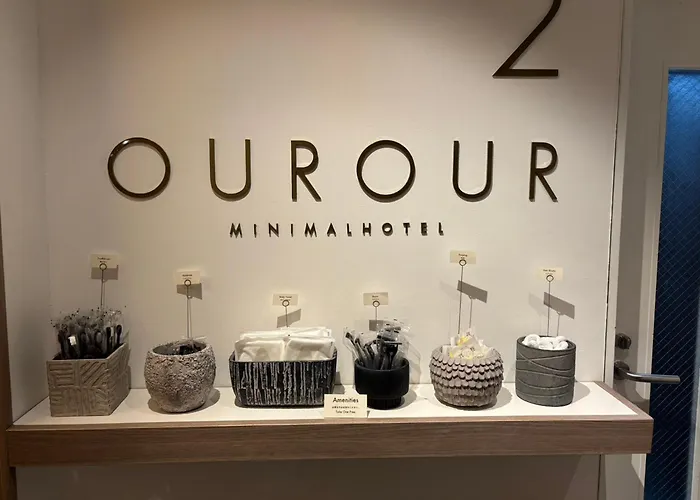 Auberge: Cafe/Minimal Hotel Our Our