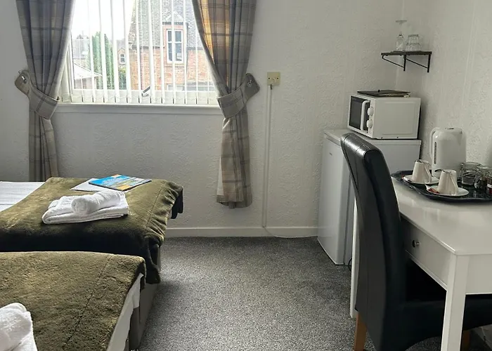 Hotel near College: Tay Villa