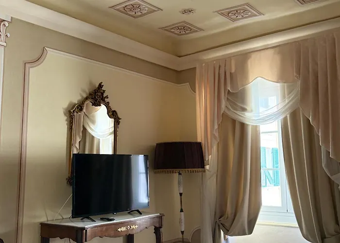 Hotel Palazzo Lari Sarzana