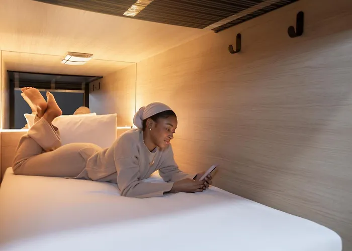 Central hotel: Zedwell Capsule Hotel Piccadilly Circus