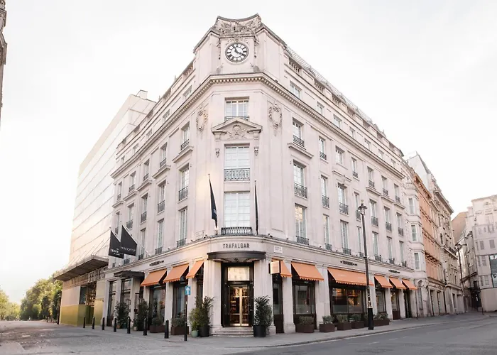 Hotel suites Trafalgar St James London Curio Collection By Hilton