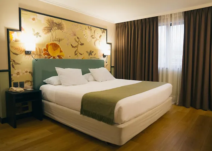 Hotel casino: Hotel Director Vitacura