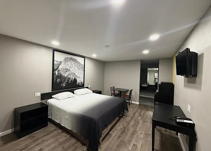 Super 8 By Wyndham Visalia