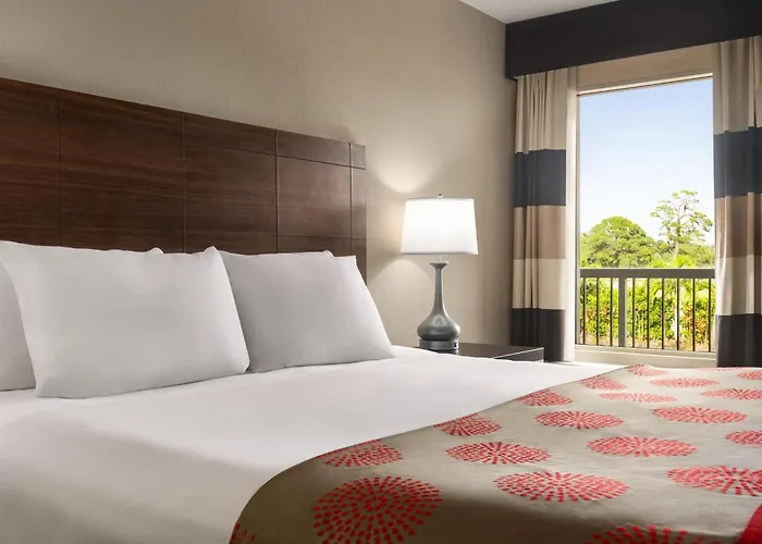 Beach hotel: Ramada By Wyndham Sarasota Waterfront