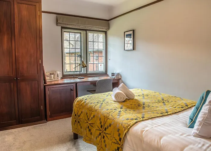 Central hotel: West Court- Jesus College