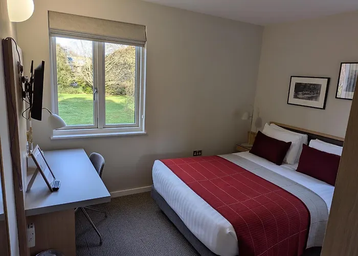 Central hotel: West Court- Jesus College