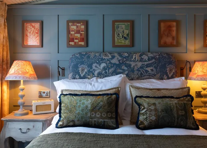The Potters Heron - A Heartwood Inn