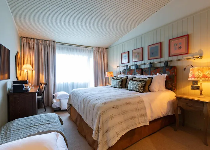 The Potters Heron - A Heartwood Inn