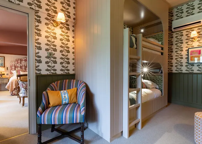 The Potters Heron - A Heartwood Inn