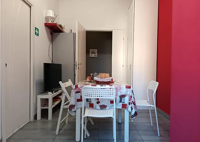 Adriatic Room 50 m dalla stazione Ferroviaria di Ciampino e dalla navetta aeroportuale