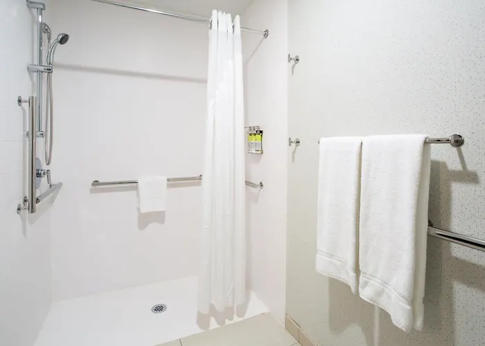 Holiday Inn Express & Suites Lincoln City By Ihg