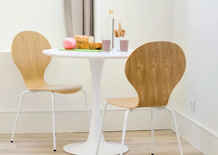 Hotel near College: Ascensor Da Bica - Lisbon Serviced Apartments