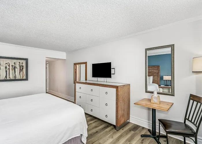 At Home Inn - Pensacola