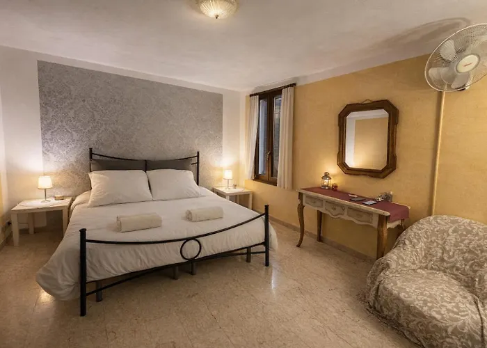 Albergo economico: Two Steps From Rialto Bridge