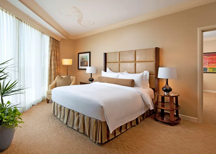 Hotel with view: Houston Grand Hotel - River Oaks