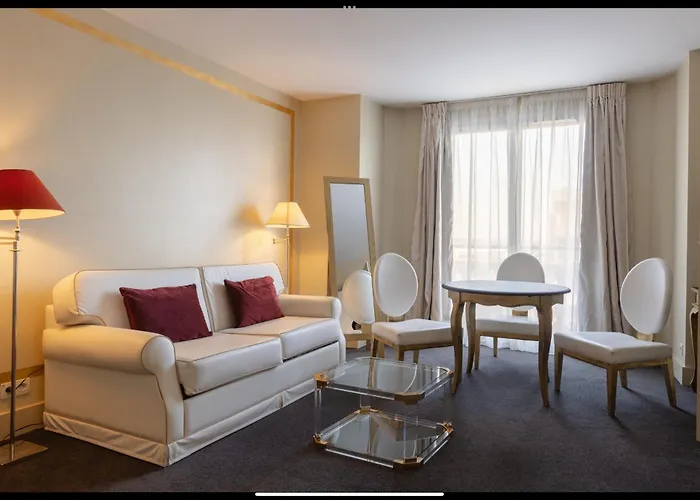 Pet Friendly hotel: Hotel Renoir
