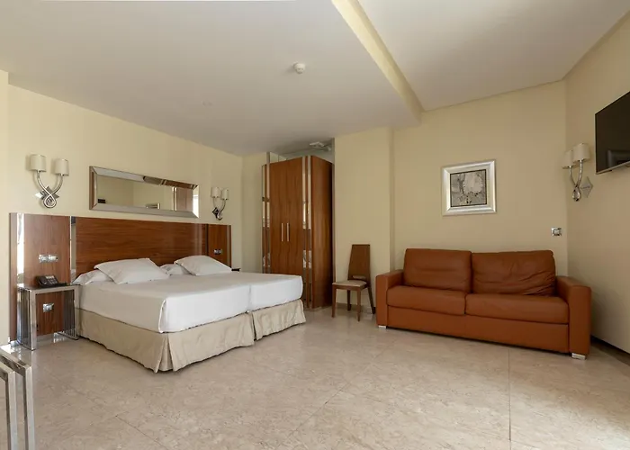 Hotel de 4 estrelas: Gran Hotel Corona Sol