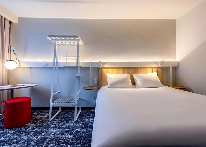 Pet Friendly hotel: Ibis La Rochelle Centre Historique
