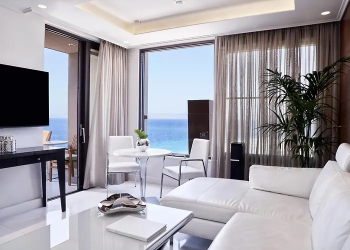 5 star hotel: Bellevue On The Beach Suites
