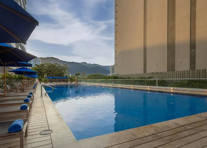 Hotel with pool: Mercure Santa Marta Emile