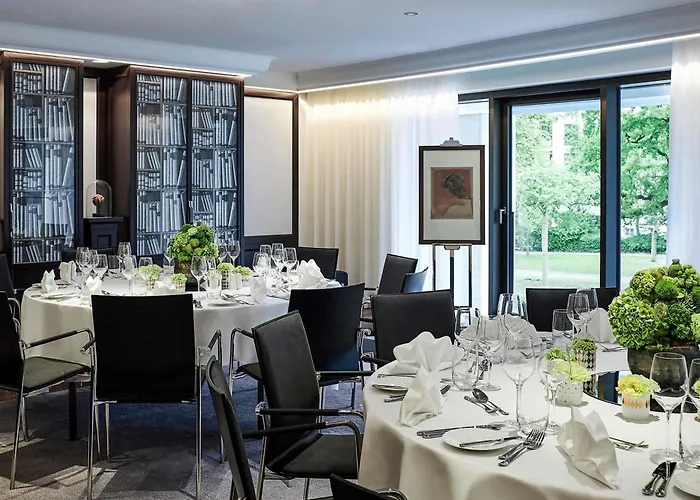 Hotel con piscina: Sofitel Frankfurt Opera