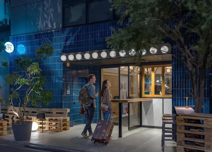 Auberge: Cafe/Minimal Hotel Our Our