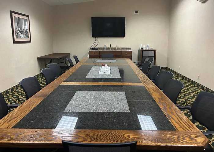 Pet Friendly hotel: Ramada Plaza By Wyndham Portland