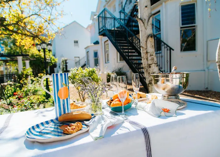 Le Petit Paris Hotel Franschhoek