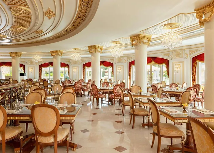 Resort: Raffles The Palm