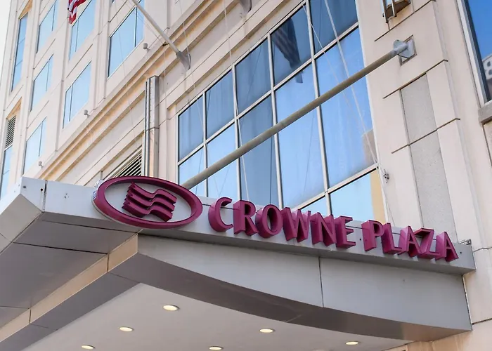 Central hotel: Crowne Plaza Cleveland At Playhouse Square By Ihg