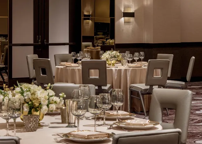 Hotel near College: Embassy Suites By Hilton Minneapolis Downtown Hotel