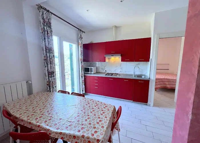Villa tranquilla immersa nel verde a 2 Km dal mare