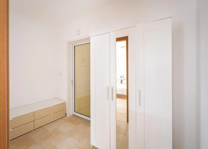 Mava Rooms