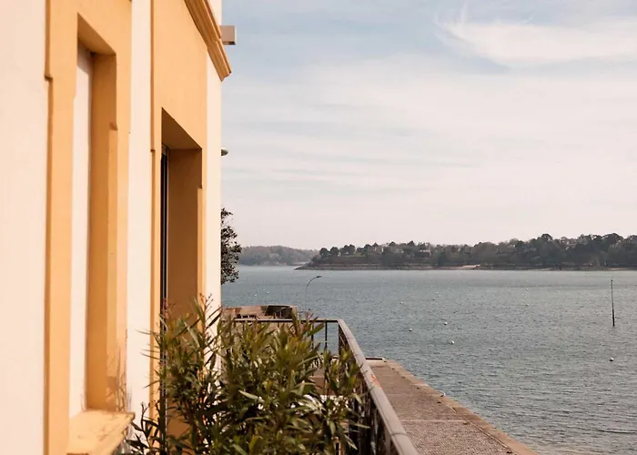 Pets Allowed Hotel De La Vallee