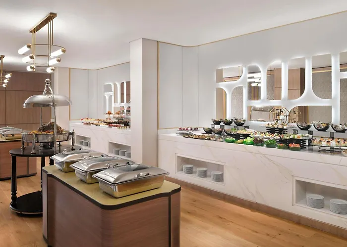 Hotel with Tennis: Moevenpick Hotel Tahlia Jeddah