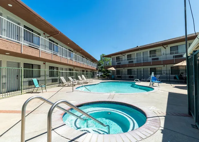 Inn At Yosemite