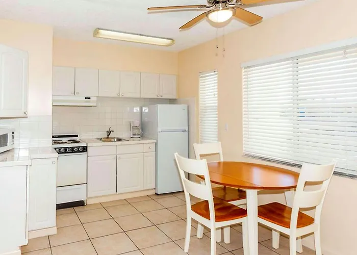 Motel: Belleair Beach Resort Motel